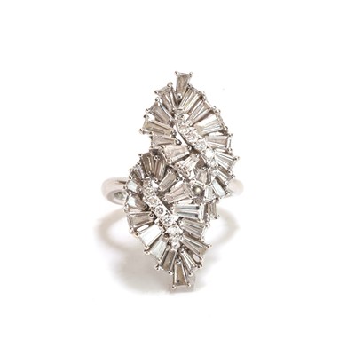 Lot 149 - An 18ct white gold diamond cocktail ring