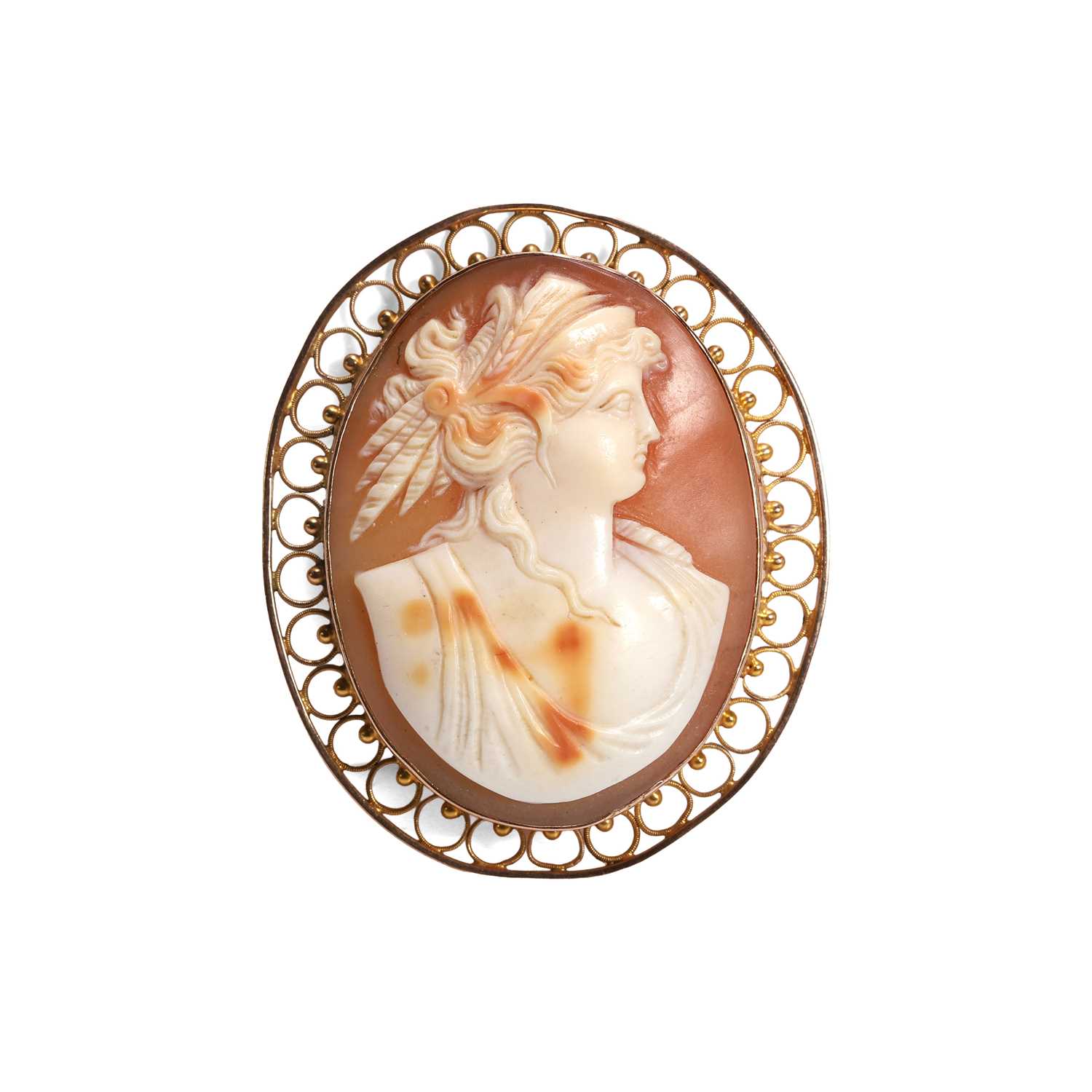 Lot 19 - A shell cameo brooch