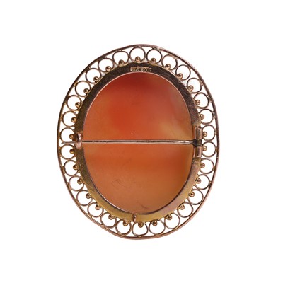 Lot 19 - A shell cameo brooch