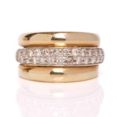 Lot 107 - A diamond ring