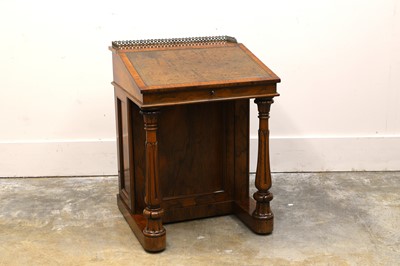 Lot 577 - A William IV rosewood Davenport desk