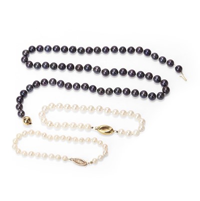Lot 312 - A small collection of cultured pearl jewellery