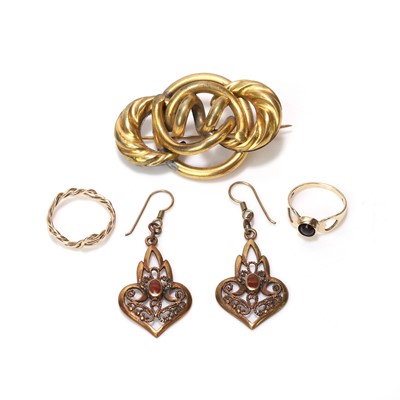 Lot 299 - A small group of gold and gilt metal jewellery