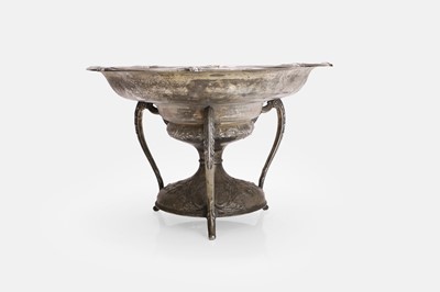 Lot 283 - A large Art Nouveau silver tazza