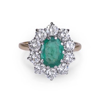 Lot 151 - An 18ct gold emerald and diamond cluster ring