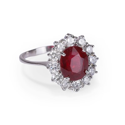 Lot 181 - A ruby and diamond cluster ring