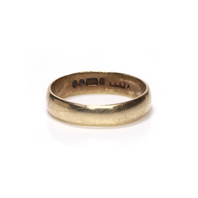 Lot 380 - A 9ct gold wedding ring