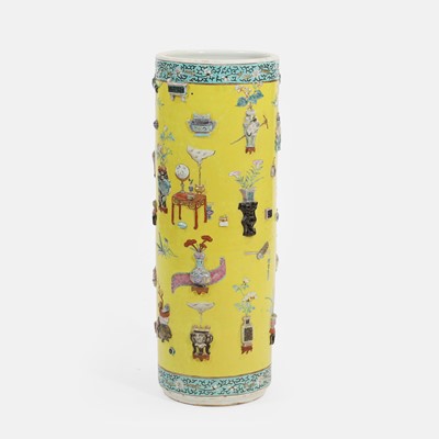 Lot 61 - A Chinese famille rose umbrella stand