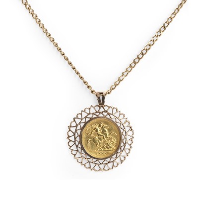Lot 362 - A mounted sovereign pendant necklace