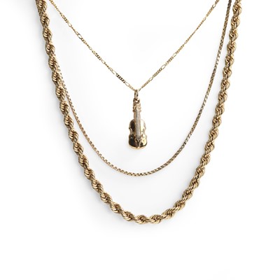Lot 304 - A small group of gold chains