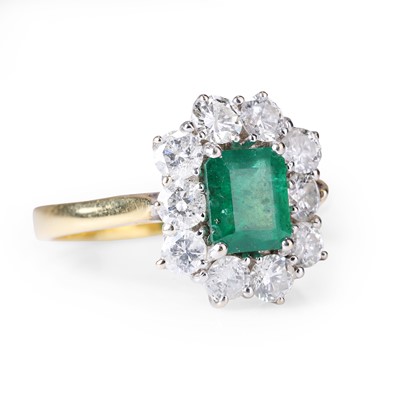 Lot 122 - An 18ct gold emerald and diamond cluster ring