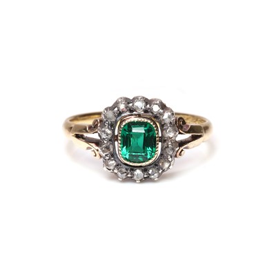 Lot 30 - An antique green paste and diamond cluster ring