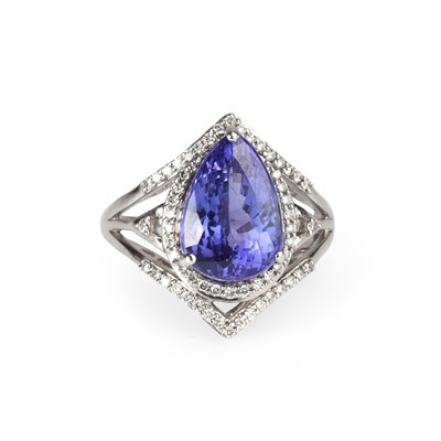 Lot 136 - An 18ct white gold tanzanite and diamond ring
