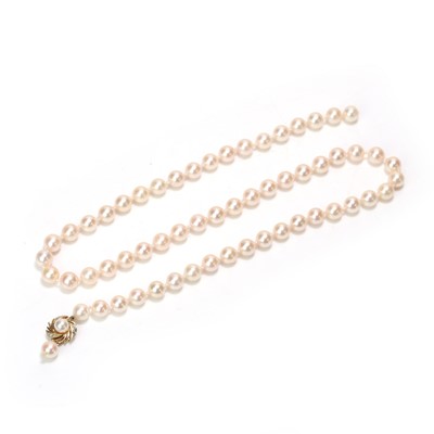 Lot 181 - A uniform single row cultured pearl necklace