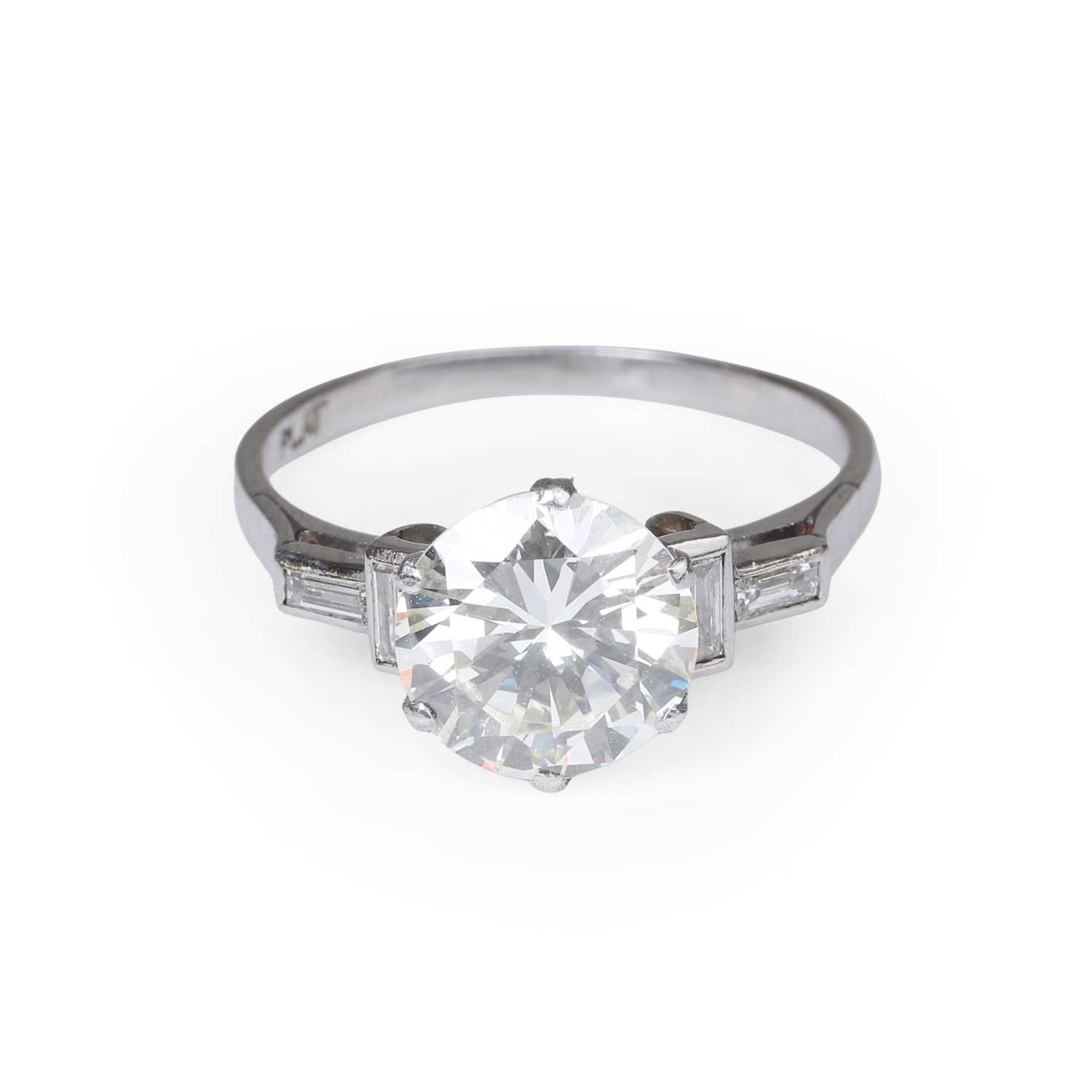 Lot 191 - A diamond ring