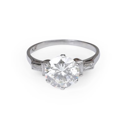 Lot 191 - A diamond ring