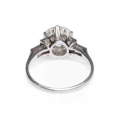 Lot 191 - A diamond ring