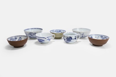 Lot 455 - A collection of 'Nanking Cargo' porcelain