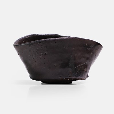 Lot 313 - A Japanese stoneware tea bowl
