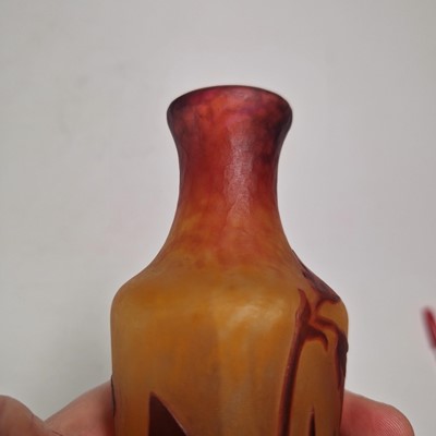 Lot 80 - A Daum cameo glass vase