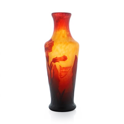 Lot 80 - A Daum cameo glass vase