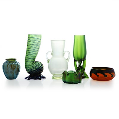 Lot 66 - A collection of six glass items