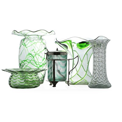 Lot 64 - A collection of glass items