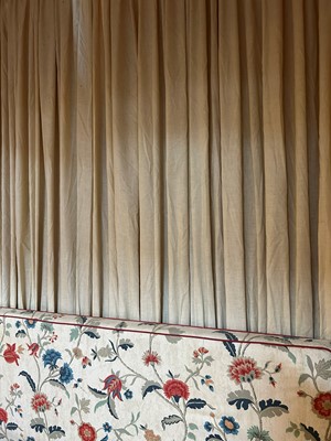 Lot 149 - A George III Hepplewhite-style four-poster bed