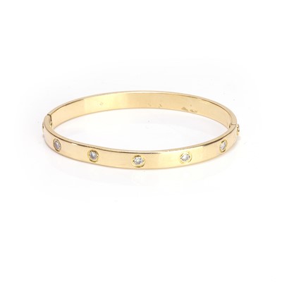 Lot 173 - A diamond bangle