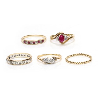 Lot 250 - A group of gold rings