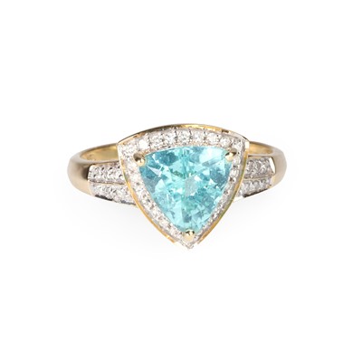 Lot 85 - An 18ct gold tourmaline and diamond ring