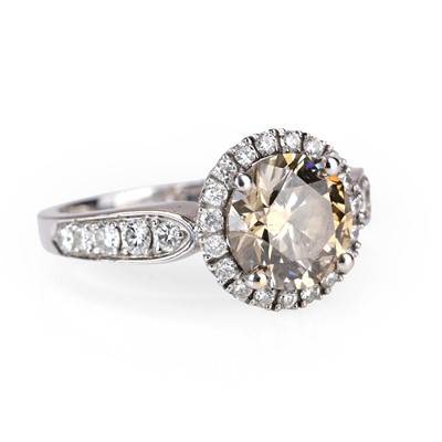 Lot 171 - A diamond and fancy coloured diamond ring