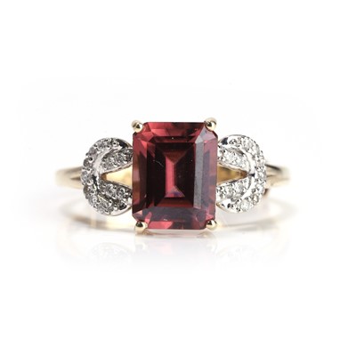 Lot 125 - A 14ct gold red zircon and diamond ring