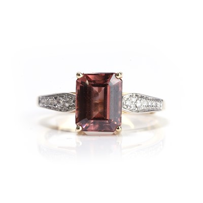 Lot 127 - A 14ct gold red zircon and diamond ring