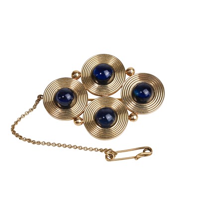 Lot 36 - A sapphire brooch
