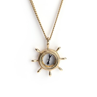 Lot 356 - A compass pendant on chain