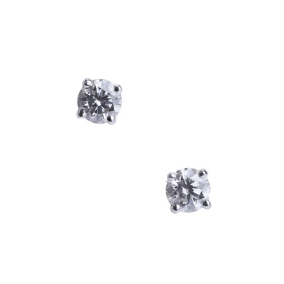 Lot 110 - A pair of 18ct white gold diamond stud earrings