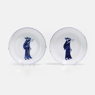 Lot 39 - A pair of Chinese blue and white saucers