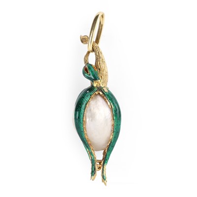 Lot 58 - A mother-of-pearl and enamel locket pendant