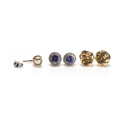 Lot 274 - Two pairs of studs earrings and one single pearl stud earring