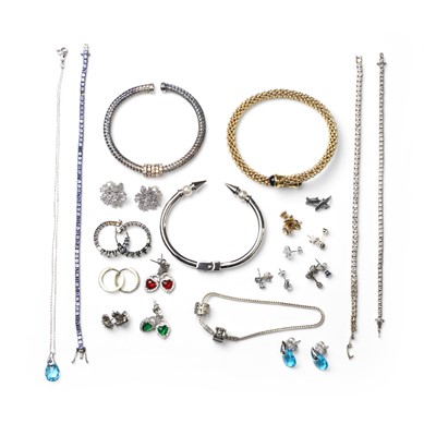 Lot 333 - A collection of silver and costume jewellery