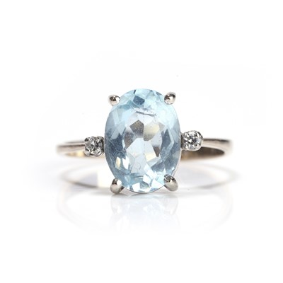 Lot 99 - A white gold aquamarine and diamond ring
