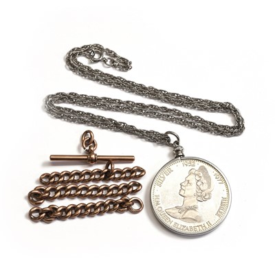 Lot 342 - A 9ct gold broken watch chain and a commemorative coin