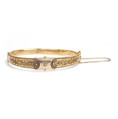 Lot 21 - An Edwardian 9ct gold hinged bangle