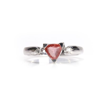 Lot 80 - An 18ct white gold sapphire and diamond ring