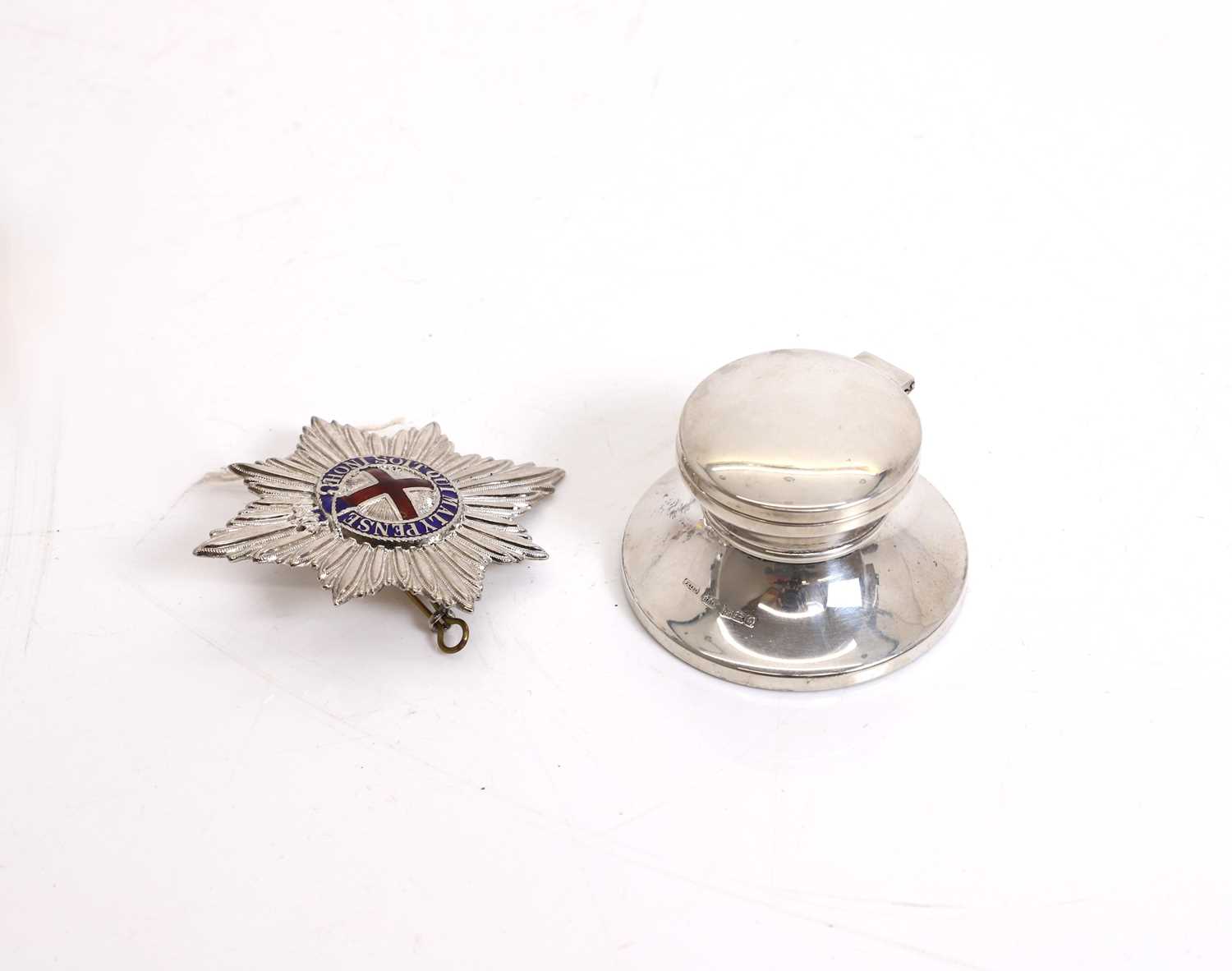 Lot 13 - A Coldstream Guards NCO's Pagri badge