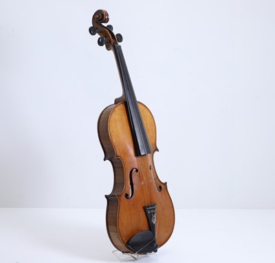 Lot 351 - A cased maple wood violin