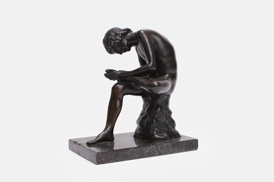 Lot 48 - A patinated bronze figure of the Spinario