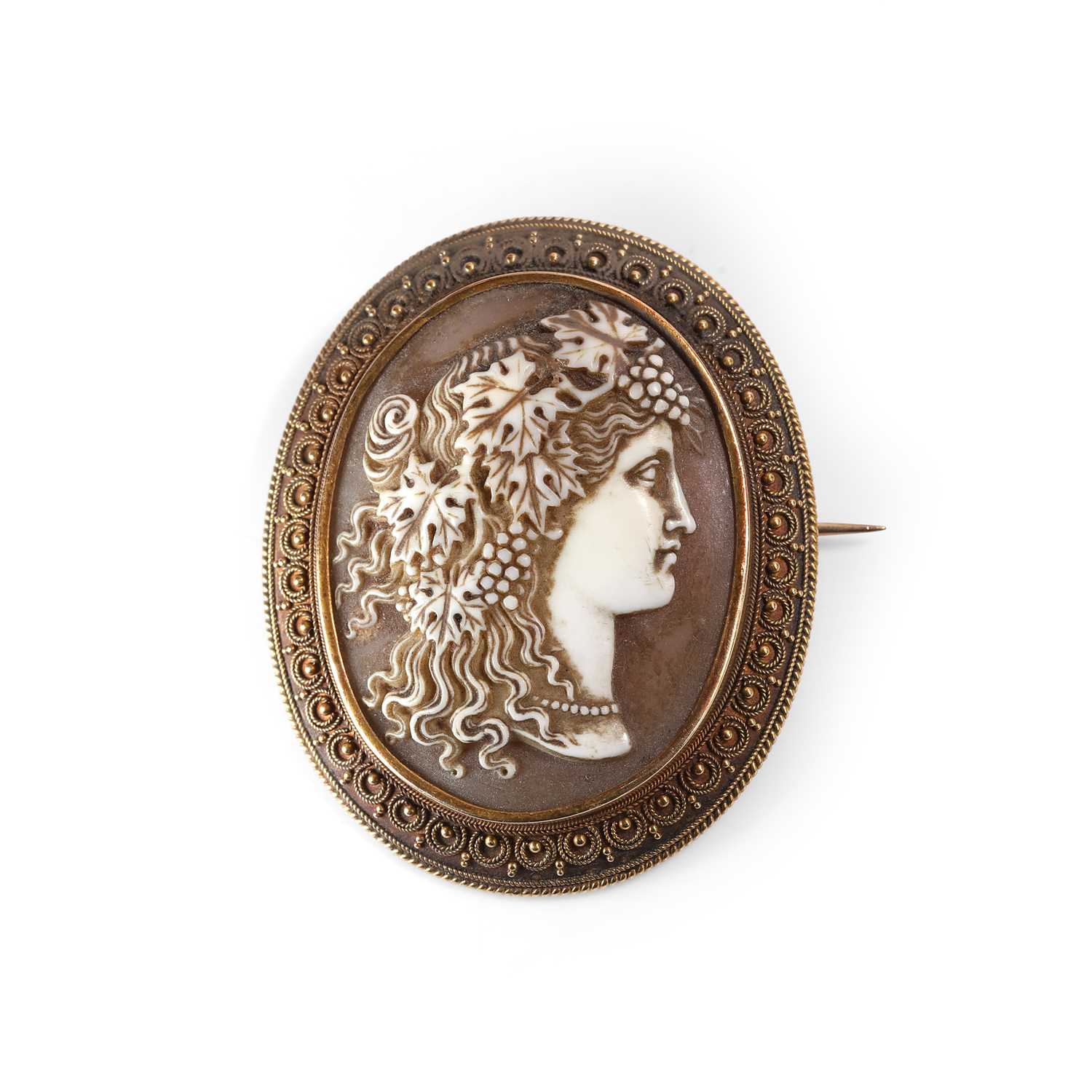 Lot 4 - A Victorian shell cameo brooch