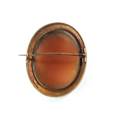 Lot 4 - A Victorian shell cameo brooch